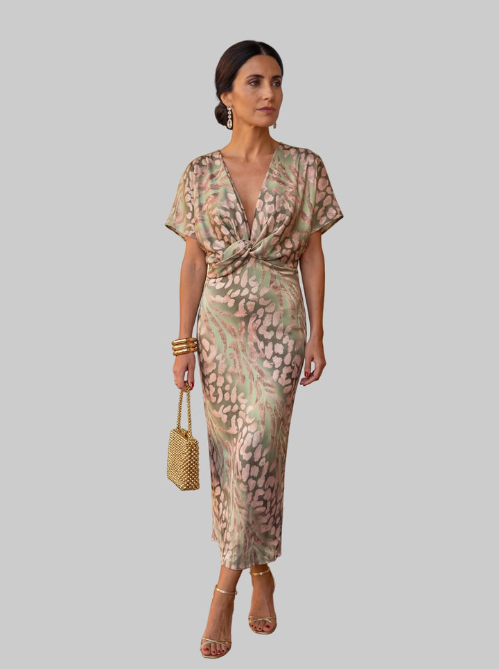 Ema – Sophisticated Summer Glamour